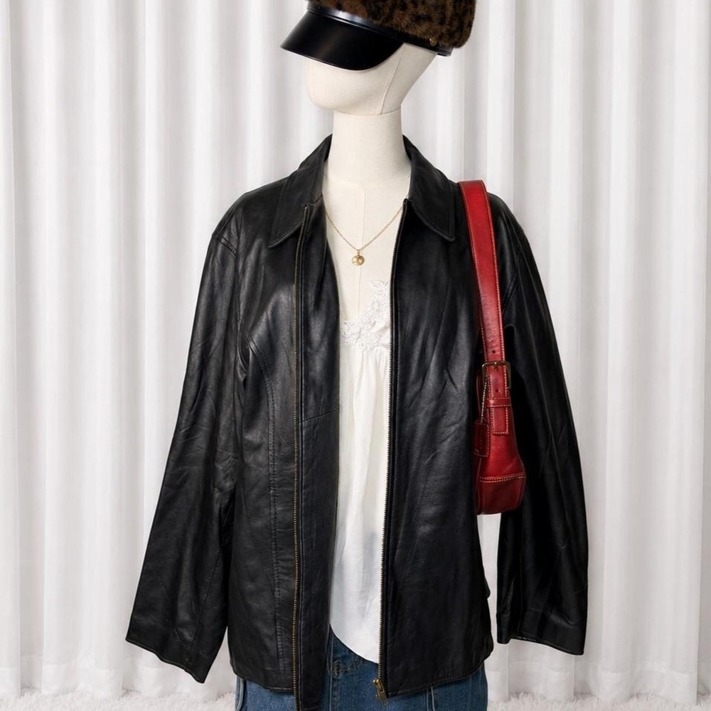 Vintage Black Leather Jacket 🖤 Classic black genuine leather jacket